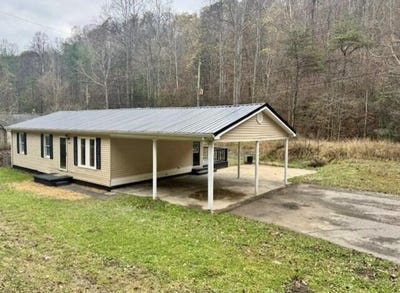 /international/us/325-webb-hollow-road-van-lear-ky-110099858137/