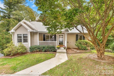 /international/us/2-maybury-place-arden-nc-110120486707/