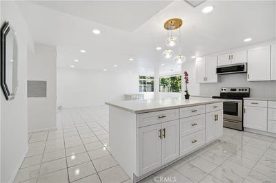 /international/us/5301-balboa-boulevard-encino-ca-110108473325/