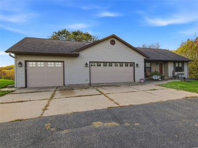 /international/us/e9412-690th-avenue-elk-mound-wi-110120530172/
