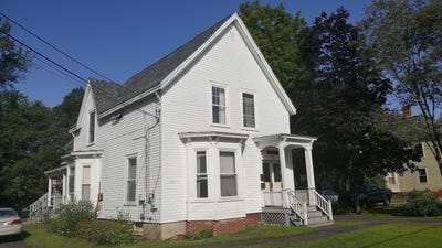 /international/us/73-charles-street-rochester-nh-110108192196/