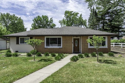 /international/us/2302-honeysuckle-court-lindenhurst-il-110100464940/
