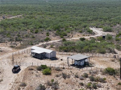 /international/us/33-acres-freer-tx-110119929611/