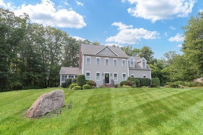 /international/us/15-william-thorpe-cir-north-attleboro-ma-110101365395/?lang=en