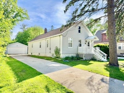 /international/us/1212-cass-street-green-bay-wi-110108546294/