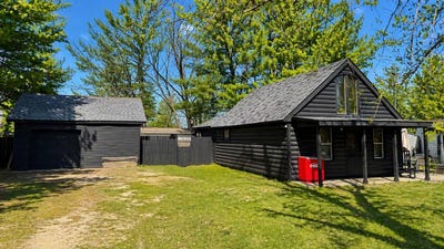 /international/us/204-beech-street-houghton-lake-mi-110107603031/