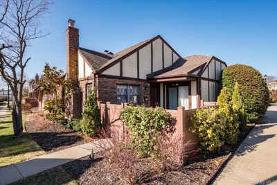 /international/us/47-greenmeadow-court-deer-park-ny-110107034823/