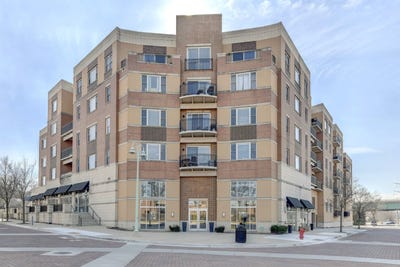 /international/us/300-village-circle-willow-springs-il-110106175146/