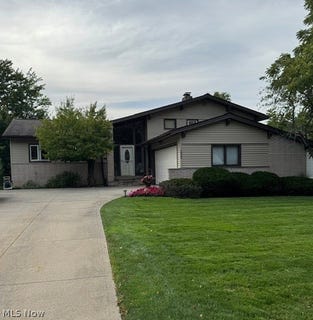 /international/us/1866-aldersgate-drive-lyndhurst-oh-110110335055/