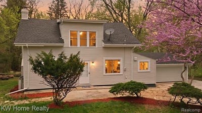/international/us/21266-w-9-mile-road-southfield-mi-110107663538/