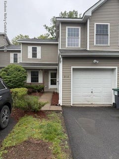 /international/us/212-hillside-lane-ellenville-ny-110108361547/