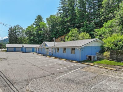 /international/us/8275-carolina-boulevard-clyde-nc-110100680805/