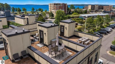 /international/us/134-gillis-street-traverse-city-mi-110107315312/