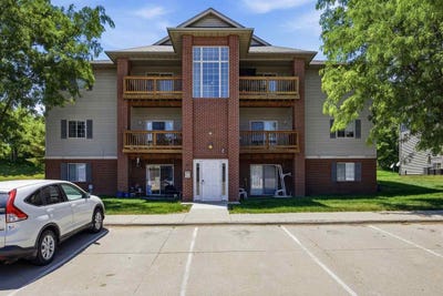 /international/us/2272-holiday-rd-coralville-ia-110108588653/