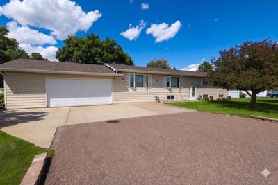 /international/us/1802-crocus-drive-sidney-mt-110108859632/
