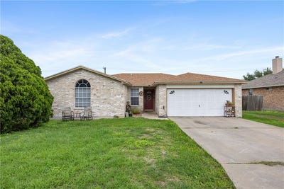 /international/us/711-aurora-street-bishop-tx-110107626926/