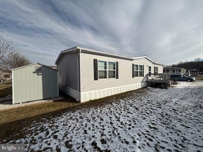 /international/us/14-egret-drive-hanover-pa-110104996093/