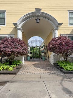 /international/us/7-genesee-court-utica-ny-110108997941/