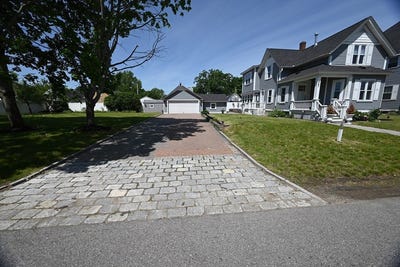 /international/us/24-brouilette-st-chelmsford-ma-110108476588/