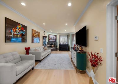 /international/us/17914-magnolia-blvd-encino-ca-110119633536/
