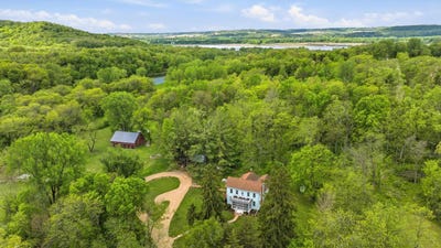 /international/us/2562-s-blackjack-road-galena-il-110108127653/