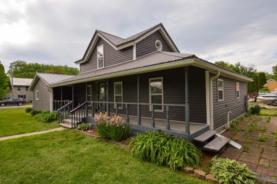 /international/us/301-superior-street-boscobel-wi-110108235525/