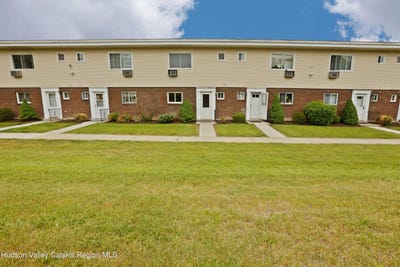 /international/us/881-albany-post-road-new-paltz-ny-110108331910/