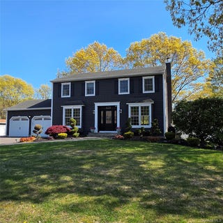 /international/us/38-bishop-lane-holbrook-ny-110107821705/