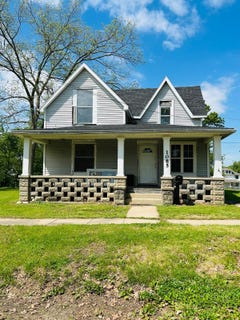 /international/us/1085-davis-st-barry-il-110107720896/