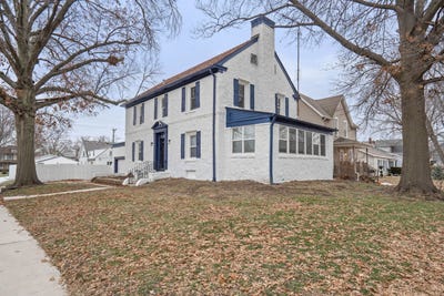 /international/us/412-w-9th-street-sterling-il-110104410388/