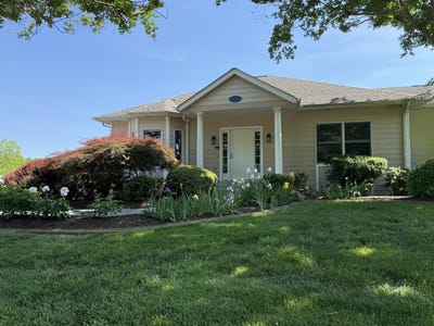 /international/us/2326-lake-retreat-rd-huddleston-va-110101727287/