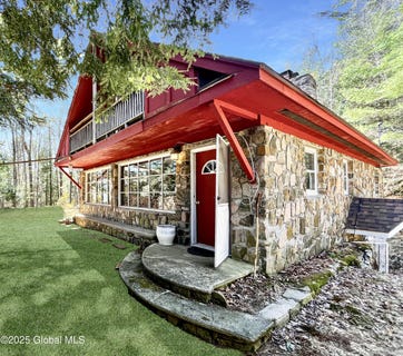 /international/us/155-bowen-hill-road-warrensburg-ny-110108334541/