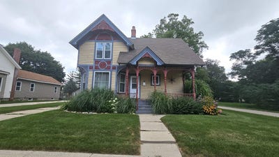 /international/us/125-s-lincoln-street-elkhorn-wi-110101537005/?lang=id
