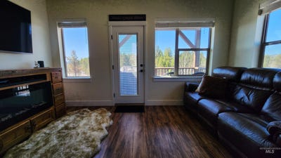 /international/us/118-broken-pine-ln-mccall-id-110106736095/