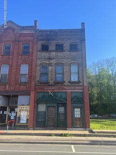 /international/us/8-w-main-street-fonda-ny-110097781207/