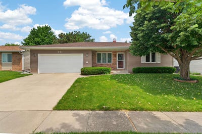 /international/us/741-wildwood-road-waterloo-ia-110108696968/