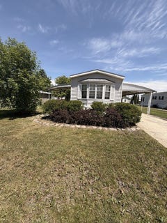 /international/us/19900-128th-street-bristol-wi-110108282556/
