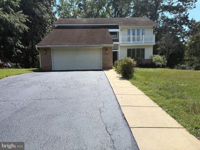 /international/us/7811-wendy-ridge-lane-annandale-va-110108378760/
