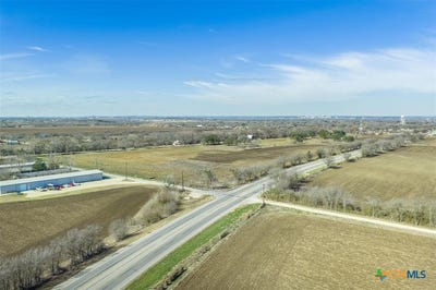 /international/us/600-river-road-martindale-tx-110108387608/