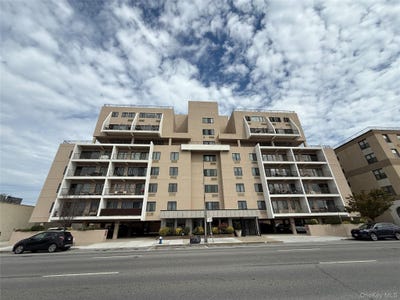 /international/us/235-w-park-avenue-long-beach-ny-110107552348/