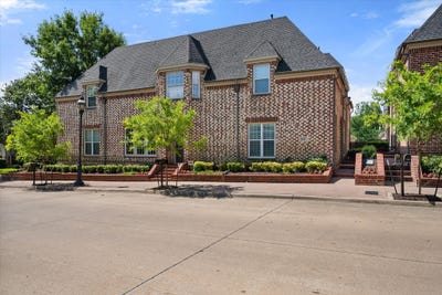 /international/us/8232-bridge-street-north-richland-hills-tx-110108875582/