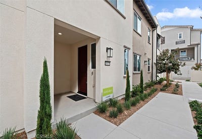 /international/us/16121-spicebush-lane-chino-ca-110105367421/