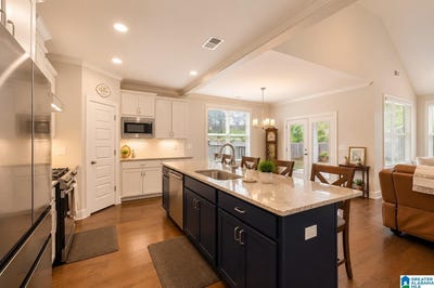 /international/us/208-henley-way-helena-al-110107874308/