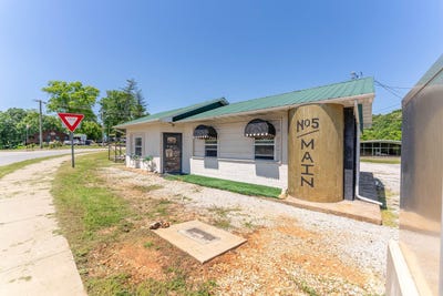/international/us/15-main-street-mammoth-spring-ar-110108146707/