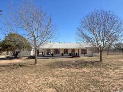 /international/us/3962-state-hwy-173-s-devine-tx-110106466119/
