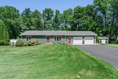 /international/us/18-mockingbird-lane-queensbury-ny-110108826264/