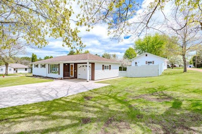 /international/us/709-n-poplar-street-merrill-wi-110108197828/