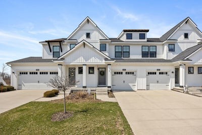 /international/us/8911-barrington-lane-jenison-mi-110107308743/