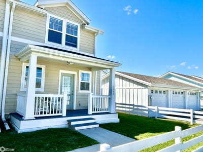 /international/us/2044-garnet-lane-fairfield-ia-110107435557/