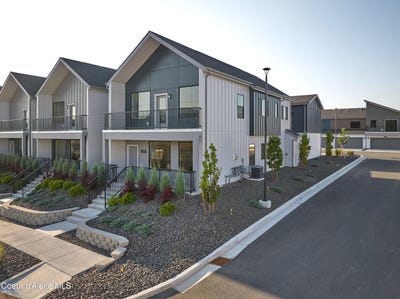 /international/us/1037-e-railroad-avenue-post-falls-id-110107478588/